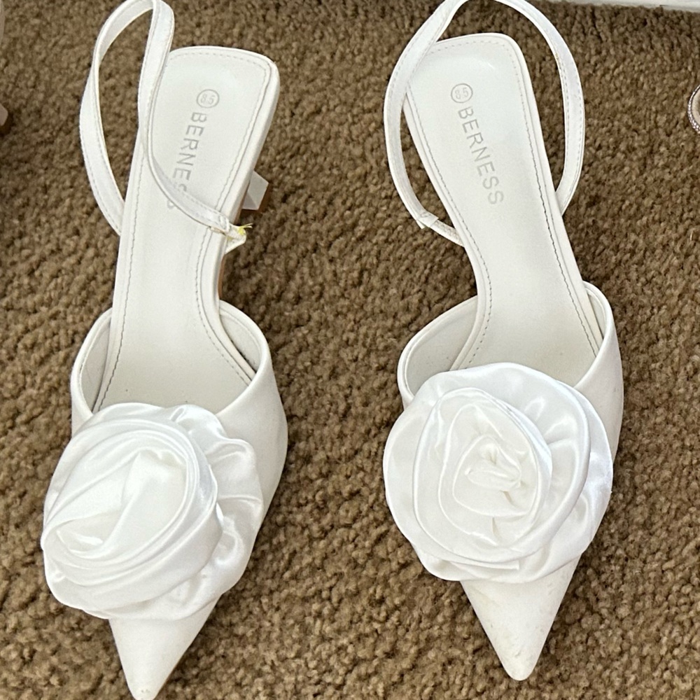 Camellia Flower Slingback Pump (Women)